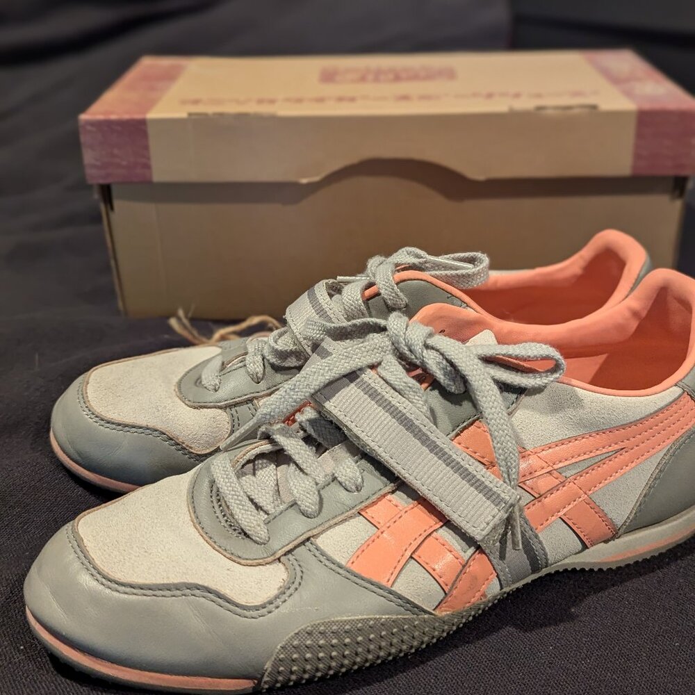 9 Onitsuka Tiger Vintage Mexico 66 peach n gray sneakers